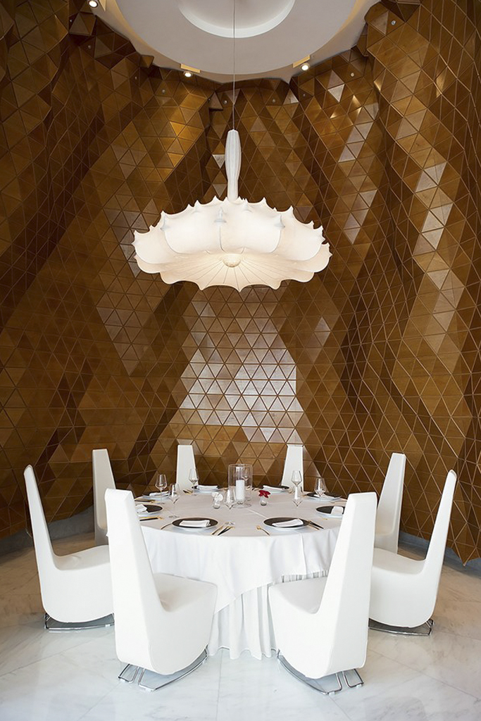 REIGN RESTAURANT